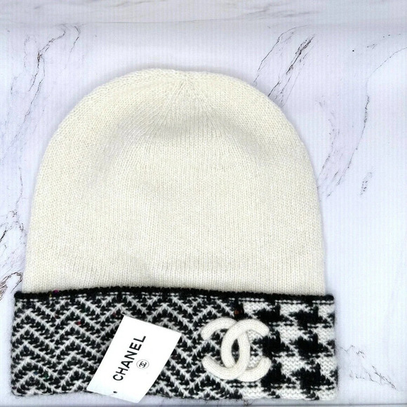 CHANEL Beanie NWT Black White One Size 100% Cashmere Knit CC Logo Speckled Hat - Picture 1 of 13